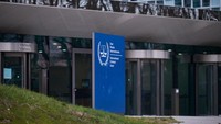 Pengadilan Kriminal Internasional (ICC) telah mengeluarkan surat perintah penangkapan untuk Putin. Putin dituduh bertanggung jawab atas kejahatan perang.