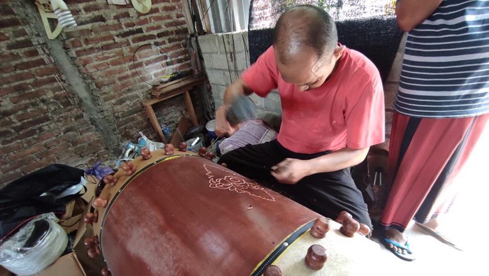 perajin beduk blitar