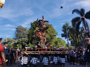 Nanoe Biroe Serukan Pawai Ogoh-Ogoh Bebas Sound System