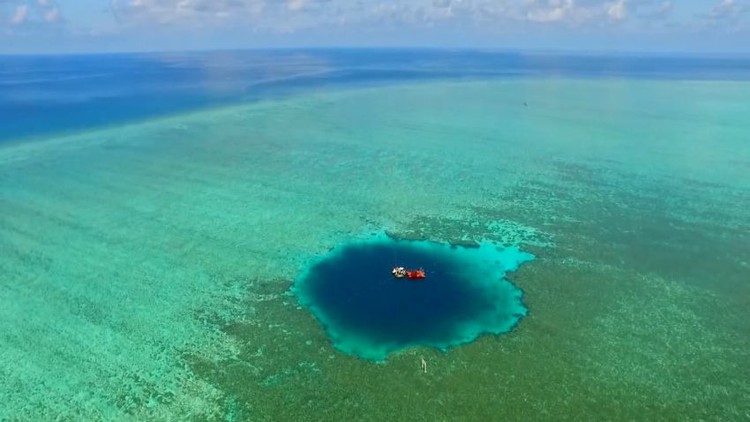 Sinkhole Terbesar di Dunia Sinkhole Terbesar di Dunia
