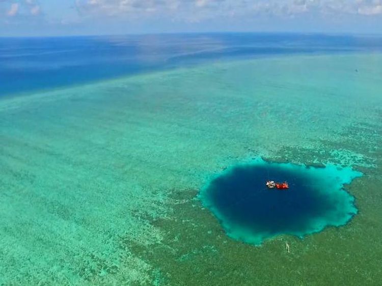 Deretan Sinkhole Terbesar di Dunia, Menakjubkan Tapi Seram