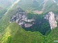 Sinkhole Raksasa Sedalam 626 Meter Punya Dunia Rahasia di Dasarnya