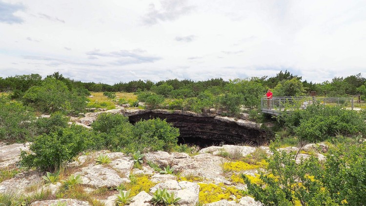 Sinkhole Terbesar di Dunia Sinkhole Terbesar di Dunia