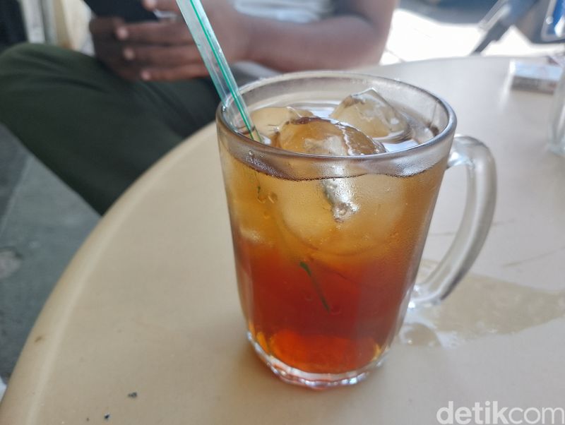 Teh Obeng atau es teh manis (Alamudin/detikSumut)