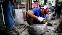 Selain merestorasi vespa jadul, bengkel ini juga menjual onderdil, jasa pengecatan, modifikasi susai keinginan pelanggan hingga melayani jual beli Vespa. Bengkel Broscoot ini ada sejak tahun 2017. Dibengkel ini ada belasan Vespa mengantri untuk direstorasi, sedang dikerjakan maupun telah selesai direstorasi.
