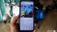 Vespa tua alias Vespa 2-tak kini kembali diganderungi. Tak sedikit dari mereka pemilik roda dua klasik ini memilih untuk merestorasi kendaraan kesayangannya agar menjadi lebih ciamik. Waway sang pemilik memanfaatkan media sosial untuk memasarkan jasa restorasi lewat akun instagram @waway_dk_brotherscoot dan kini sudah diikuti oleh lebih dari 36.600 pengikut.