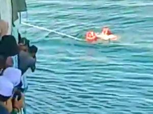 Santri Situbondo Tercebur ke Laut Saat Mudik Bareng ke Kepulauan Madura