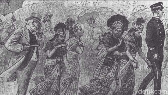 Wakiem (orang kedua dari kiri), sosok penari yang pikat pria Eropa.