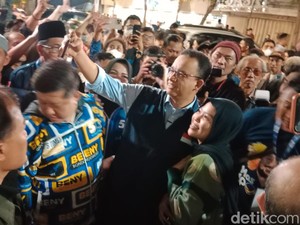 Anies Baswedan Terpesona Suasana Surabaya saat Mlaku-mlaku Nang Tunjungan