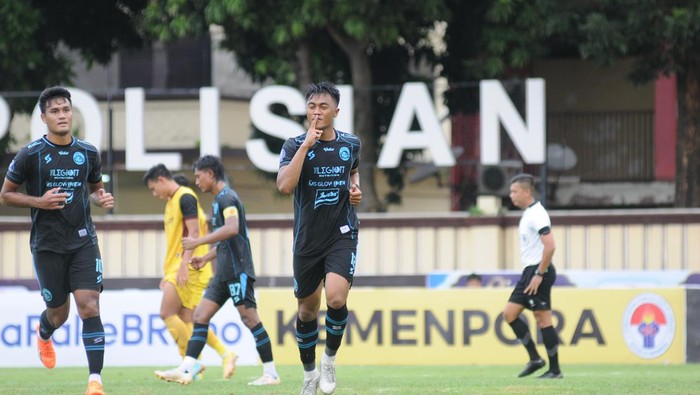 Arema FC vs Persikabo 1973