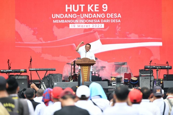 Ketua MPR RI Bambang Soesatyo menyebut Presiden Joko Widodo memberikan perhatian besar ke desa.  Hal itu disampaikan Bamsoet saat berpidato di depan ribuan kepala desa (kades) di Lapangan Parkir Timur Gelora Bung Karno (GBK), Jakarta, Minggu (19/3/2023). Pada kesempatan itu, Bamsoet juga menyampaikan Sosialisasi 4 Pilar MPR RI.