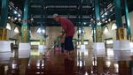 Jelang Ramadan, Masjid Kesultanan Ternate Dibersihkan