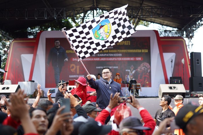 Bupati Kediri Minta Pemdes Genjot Layanan untuk Raih Kepercayaan Warga