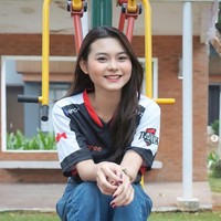 Kini sosok istri Marshel Widianto itu menjadi sorotan publik. Seperti diketahui Cesen adalah eks member JKT48 dari generasi ketiga. Foto: dok. Instagram @ceseniy