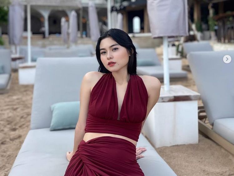7 Foto Cesen eks JKT48, Istri Marshel Widianto yang Jadi Sorotan