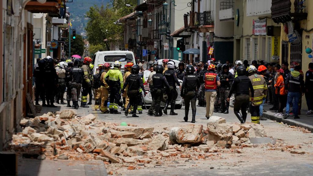 Penampakan Ekuador Usai Dilanda Gempa M 6,8