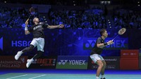 The Daddies bermain dengan penuh dramatis kalahkan wakil China, Liang Wei Kang/Wang Chang. Skornya 21-15, 19-21, dan di rubber game 29-27! 