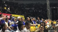 Chairman CT Corp Chairul Tanjung bersama istri, Anita Ratnasari Tanjung menonton laga Final Proliga 2022. Laga final yang mempertemukan LavAni Allo Bank melawan Jakarta Bhayangkara Presisi ini digelar di GOR Amongrogo, Jogja, Minggu (19/3/2023). Foto: Adji Ganda Rinepta/detikJateng