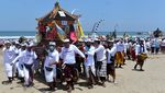 Foto-foto Upacara Melasti di Berbagai Wilayah Indonesia