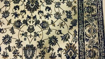 Case ponsel yang sama dengan karpet. Foto: Bored Panda