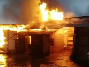 Enam Kios Pedagang di Pasar Cikurubuk Hangus Terbakar