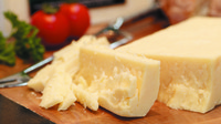Wyke Farms Cheddar dikenal sebagai keju yang paling enak untuk ditambahkan ke dalam sandwich. Harga per 450 gramnya dibanderol Rp 3 juta. Foto: Spoon University
