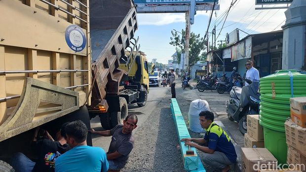 Kemacetan di Jalan Poros Makassar-Maros, Sulsel.
