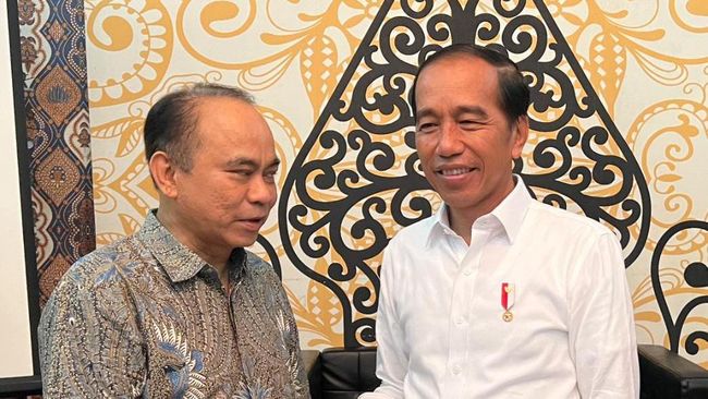 Ketum Projo sekaligus Wamendes Budi Arie Setiadi bersama Presiden Joko Widodo (Jokowi). (dok. pirbadi).