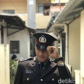 Kisah Rafi yang pernah berjualan ikan cupang, kini menjadi anggota polisi viral di media sosial.
