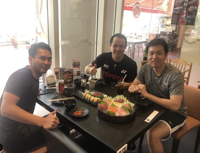 Kompak! Potret Ahsan-Hendra ‘The Daddies’ Makan Sushi dan Duren Bareng Kompak! Potret Ahsan-Hendra ‘The Daddies’ Makan Sushi dan Duren Bareng