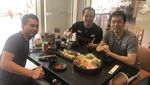 Kompak! Potret Ahsan-Hendra The Daddies Makan Sushi dan Duren Bareng