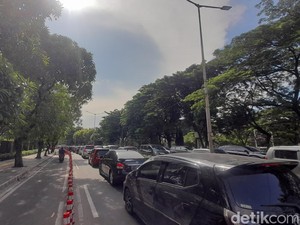 TPU Karet Bivak Jakpus Ramai Dikunjungi Peziarah, Lalin Macet Parah