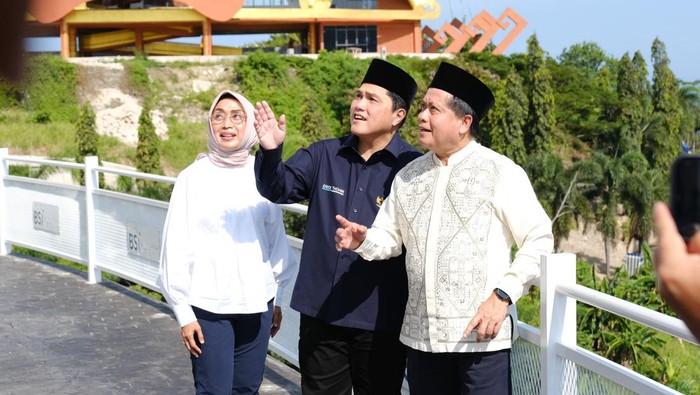 Lihat Lagi Momen Erick Thohir Resmikan Masjid di Bakauheni Lihat Lagi Momen Erick Thohir Resmikan Masjid di Bakauheni