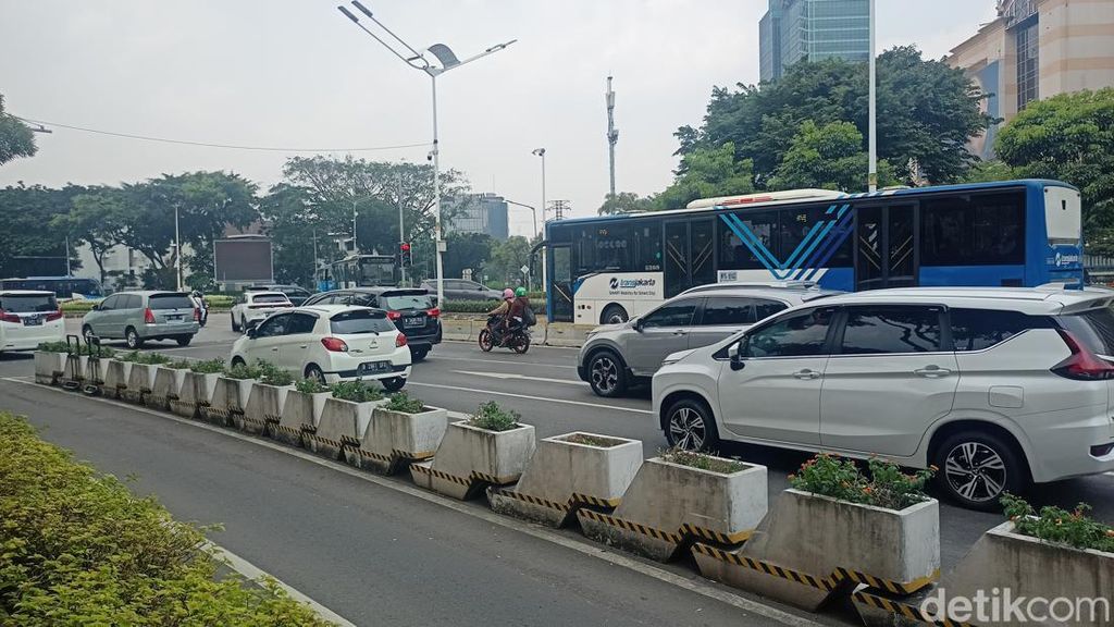 Kecelakaan Beruntun di Senayan Diduga Sopir Ngantuk, 1 Korban Dibawa ke RS