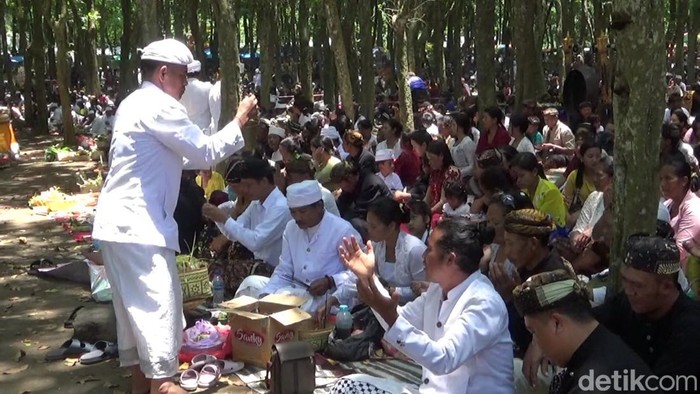 melasti peringati nyepi di lumajang