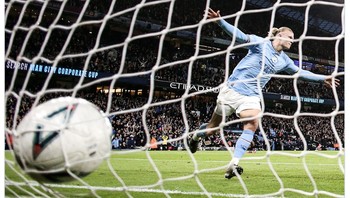 Padahal di laga sembelumnya, ia membobol gawang RB Leipzig dengan lima golnya. Foto: Twitter