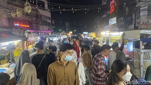 Dari Laksa Hingga Sate Ular di Pasar Lama