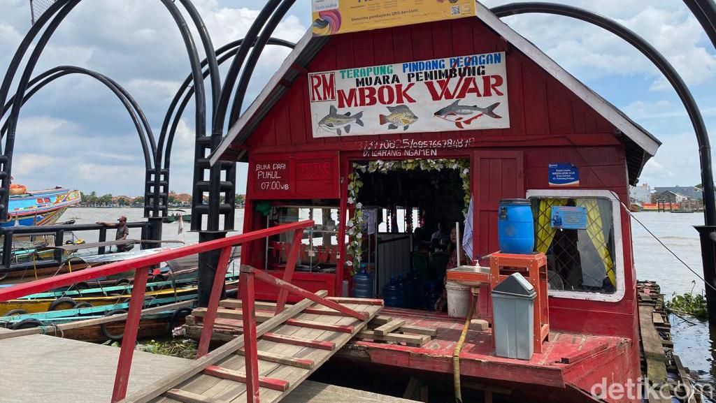 Pedas Asam Segar Pindang Pegagan di RM Terapung Mbok War Palembang