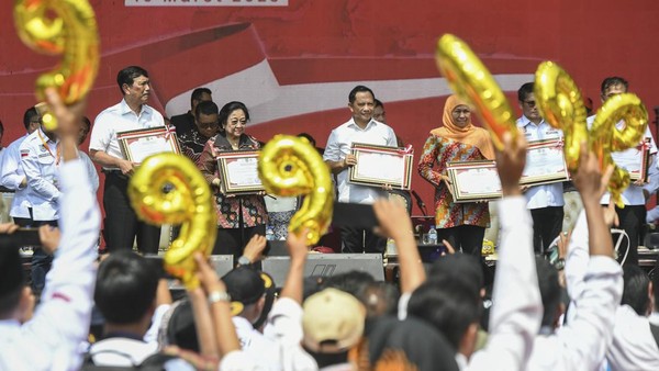 Lihat Lagi Momen Megawati hingga Luhut di GBK saat Pertemuan Kades
