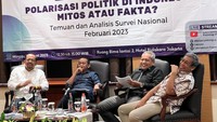 Hadir sebagai narasumber, guru besar Fakultas Psikologi UI, Hamdi Muluk, Menteri Investasi/Kepala Badan Koordinasi Penanaman Modal (BKPM), Bahlil Lahadalia, Ketua Lakpesdam PBNU Ulil Abshar Abdalla, Direktur Eksekutif Indo Barometer M. Qodari. 