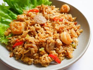 Resep Nasi Goreng Udang dan Bakso yang Simpel Buat Sarapan
