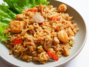 Resep Nasi Goreng Udang dan Bakso yang Simpel Buat Sarapan