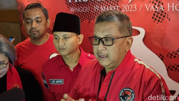 Sekjen PDIP Hasto Kristiyanto saat memberikan penjelasan di sela-sela Rakornis di Surabaya.