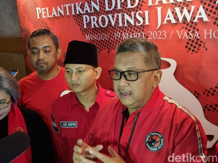 Sekjen PDIP Hasto Kristiyanto saat memberikan penjelasan di sela-sela Rakornis di Surabaya.