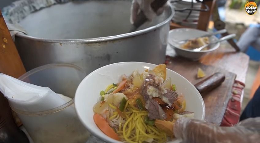 5 Soto yang Gurih Kuahnya Ini Jadi Langganan Artis Ibukota!