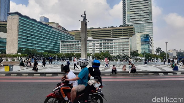 Suasana Bundaran HI saat CFD ditiadakan hari ini.