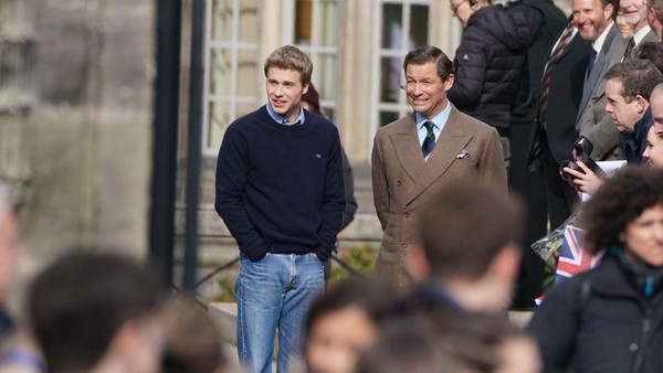 Potret Ed McVey, Pemeran Pangeran William Muda di The Crown 6