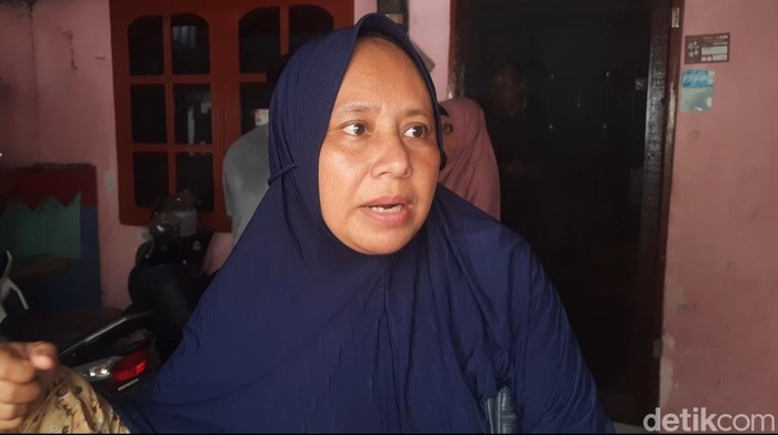 Warga mengeluh tak bisa berobat karena jalan ke perumahan ditembok pensiunan TNI.