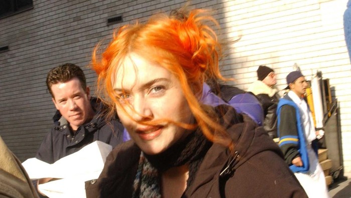 Kate Winslet di lokasi syuting di New York. Foto ini dipotret pada 12 Januari 2003.