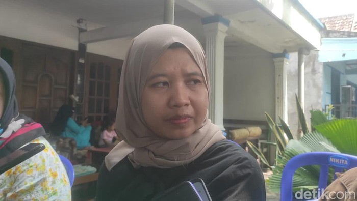 Adik sepupu Syabda Perkasa Belawa, Swara Stiya, di rumah duka di Sragen, Senin (20/3/2023).